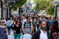 Τα πλεονάσματα και ο... γάιδαρος: Ο προϋπολογισμός κινδυνεύει από την εξάντληση των καταναλωτών