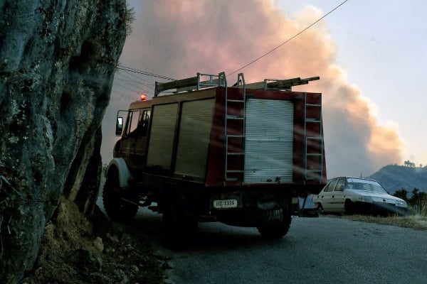 Φωτιά στο Ξυλόκαστρο: Νεκροί οι δύο αγνοούμενοι - Κόπασαν οι άνεμοι, τρεις επικίνδυνες εστίες