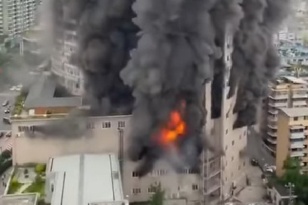 Κίνα: Τραγωδία από φωτιά που ξέσπασε σε εμπορικό κέντρο - Τουλάχιστον 6 νεκροί (Βίντεο)