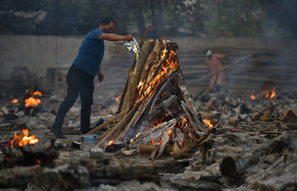 Χάος στην Ινδία: Φόβοι για μισό δισεκατομμύριο κρούσματα