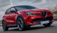 Γιατί κοστίζει η ηλεκτρική Alfa Romeo Junior φθηνότερα από την υβριδική στην Ελλάδα