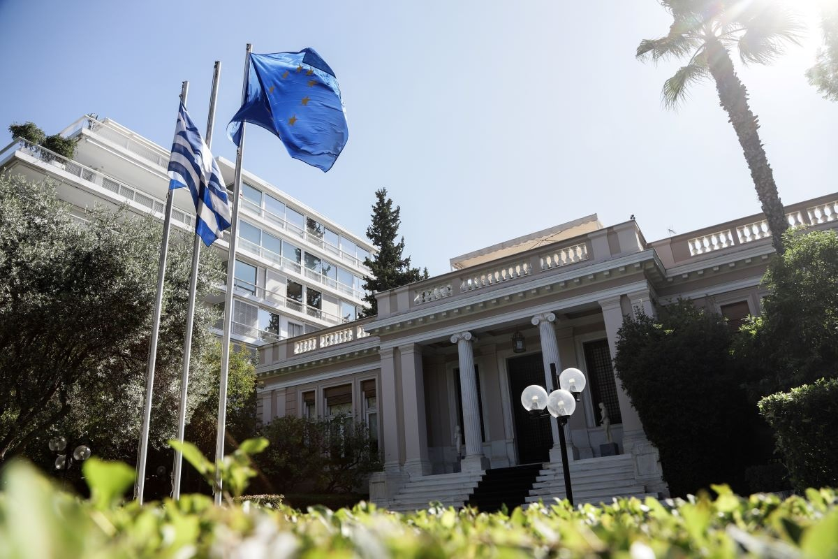 Η σκυτάλη από την Μπούρα στον Κούτρα στο Μαξίμου