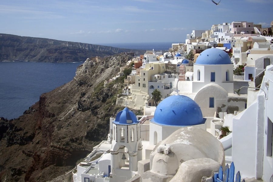 Ποια είναι τα 3 ωραιότερα ελληνικά νησιά για διακοπές - Η τεχνητή νοημοσύνη (ChatGPT) απαντά