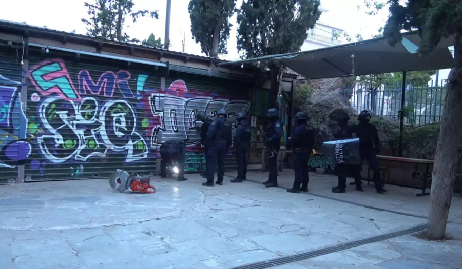 Λόφος Στρέφη: Εκκενώθηκε η κατάληψη «Εξωστρεφής» σε κτήριο του Δήμου Αθηναίων