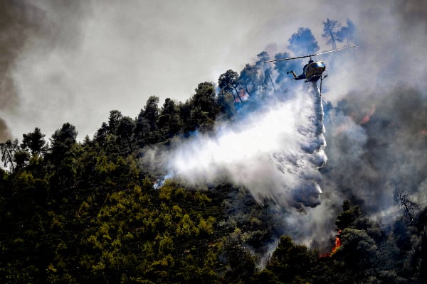 Φωτιά σε χαράδρα στην περιοχή Κορυφές Καβάλας - Δεν απειλούνται κατοικημένες περιοχές