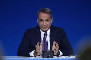 Μητσοτάκης: Το παιxνίδι των λέξεων για ΠτΔ, εκλογικό νόμο και τρίτη θητεία