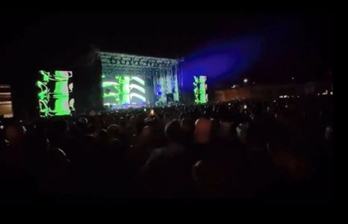 Offspring: Επιτέλους μια συναυλία χωρίς κινητά και ατελείωτο πάρτι στην Πλατεία Νερού