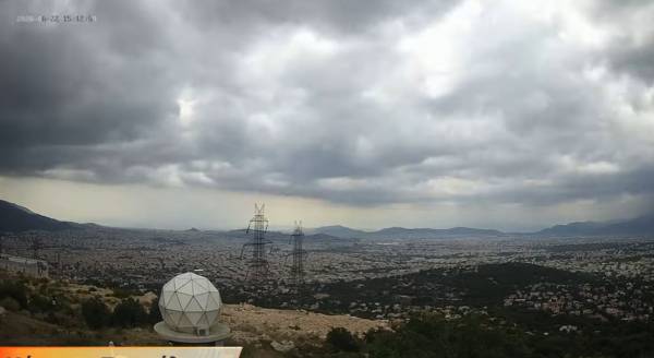 Εντυπωσιακές εικόνες από τις χτεσινές βροχές στην Αθήνα