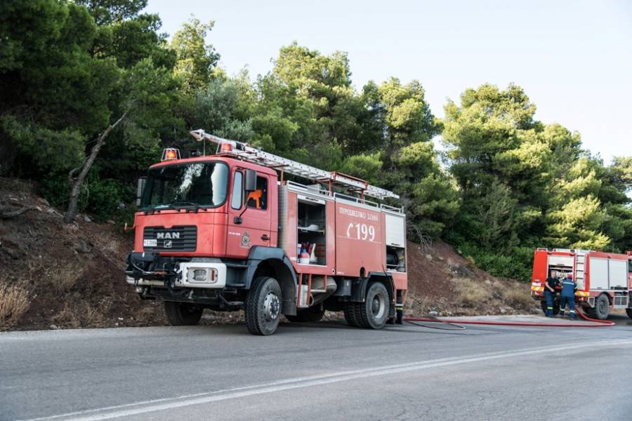 Πέραμα: Οριοθετήθηκε η φωτιά, σύλληψη 20χρονου για εμπρησμό από αμέλεια