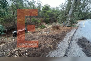 Καισαριανή: Ασθενοφόρο με 4 άτομα τούμπαρε σε χαράδρα (Εικόνα, Βίντεο)