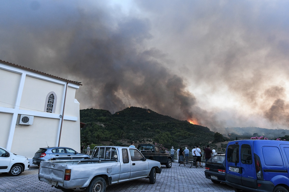 Αδιάκοπη μάχη με τη φωτιά: Στάχτη 19.500 στρέμματα στη Δαδιά - Τα νεότερα από τα μέτωπα σε Ηλεία, Λέσβο, Μεσσηνία