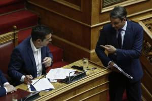 Το μαρτύριο της σταγόνας από Τσίπρα στη ΝΔ: Από τις 10.000 προσλήψεις στα αναδρομικά 1,4 δισ. ευρώ