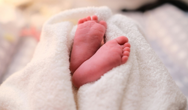 Γράφτηκε ιστορία: Γέννησε η πρώτη γυναίκα στην Ελλάδα μετά από μεταμόσχευση ωοθηκών