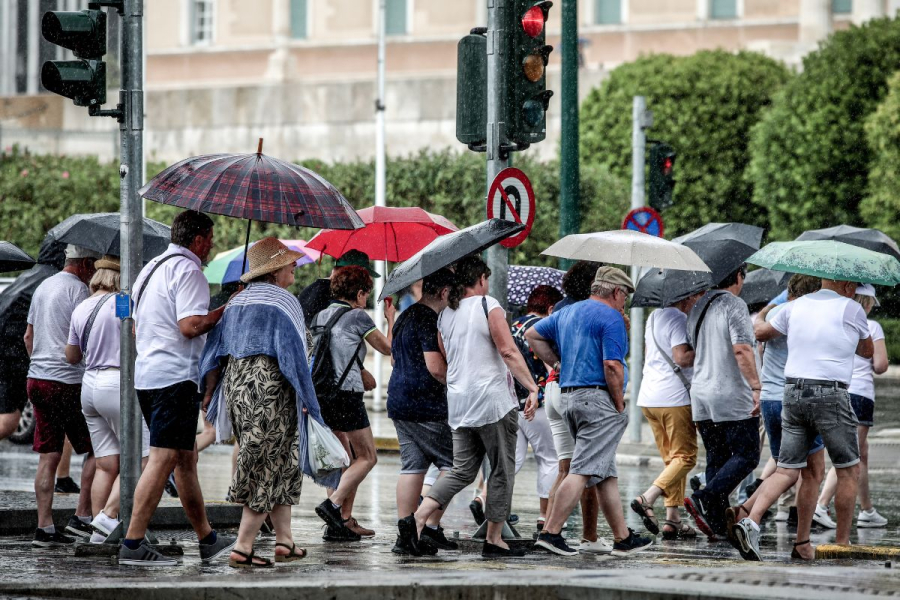 «Μπουρίνια» μεταξύ μετεωρολόγων για την κακοκαιρία που έρχεται - Τι θα γίνει στη Θεσσαλία