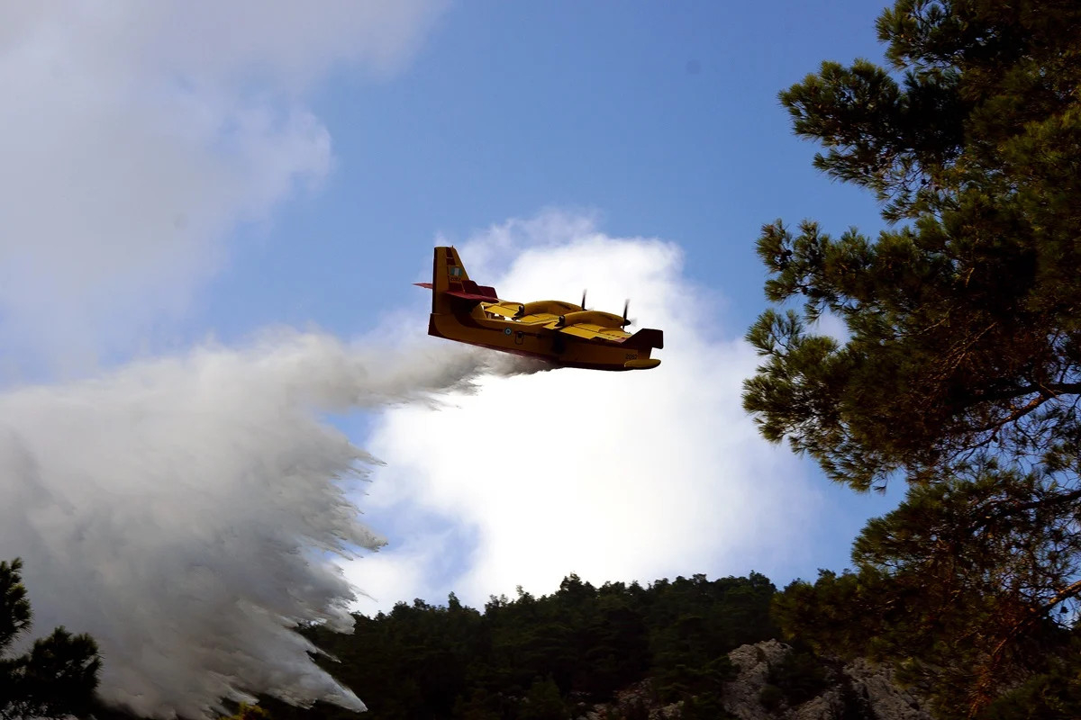 Μεγάλη φωτιά σε δασική έκταση στο Στεγνό Καβάλας - Κινητοποιήθηκαν 19 εναέρια μέσα