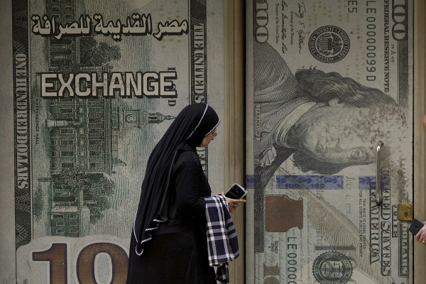 Στα «δίχτυα» του ΔΝΤ η Αίγυπτος - Πώς κατέρρευσε ξαφνικά το νόμισμα και η οικονομία