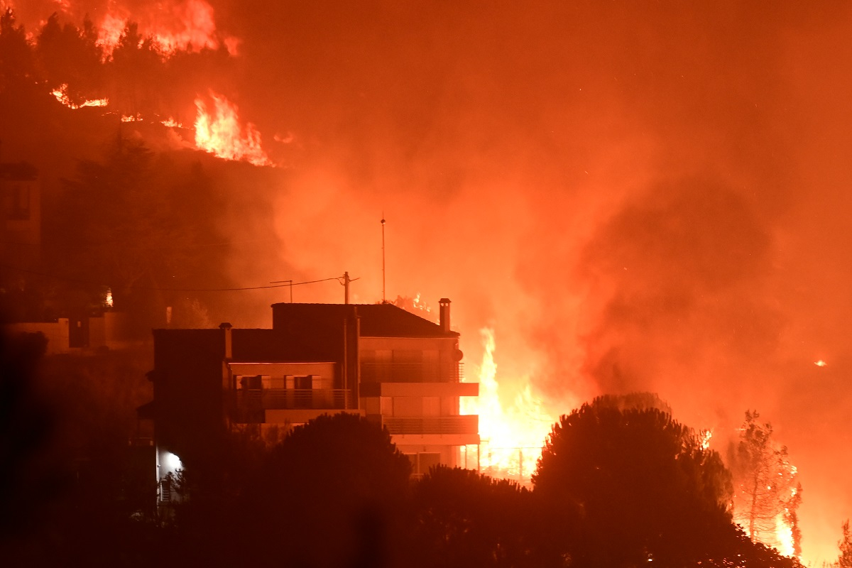 Φωτιά στην Αττική: Τα πρώτα λεπτά του εφιάλτη στον Βαρνάβα: «Δεν σταματάει, στείλτε και άλλο αεροσκάφος»