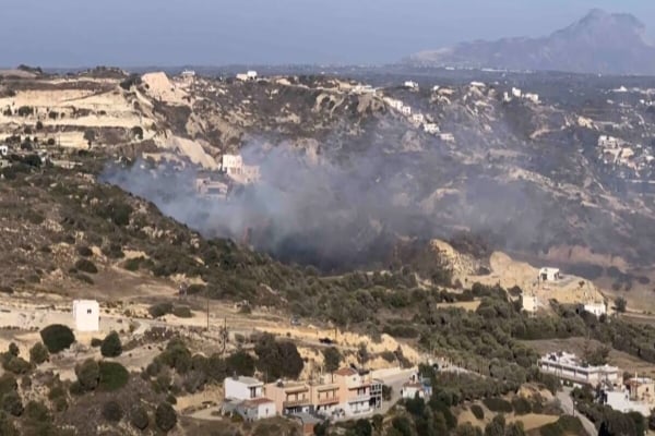 Φωτιά στην Κω: Κοντά σε κατοικημένη περιοχή το πύρινο μέτωπο - Απειλεί σπίτια και ξενοδοχεία (Εικόνες, Βίντεο)