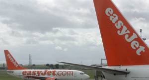 Σταματά την πώληση φιστικιών η Easy Jet στα αεροσκάφη της