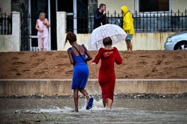 Καιρός για ομπρέλες: Προειδοποίηση Κολυδά για καταιγίδες και μπουρίνια - Οι περιοχές