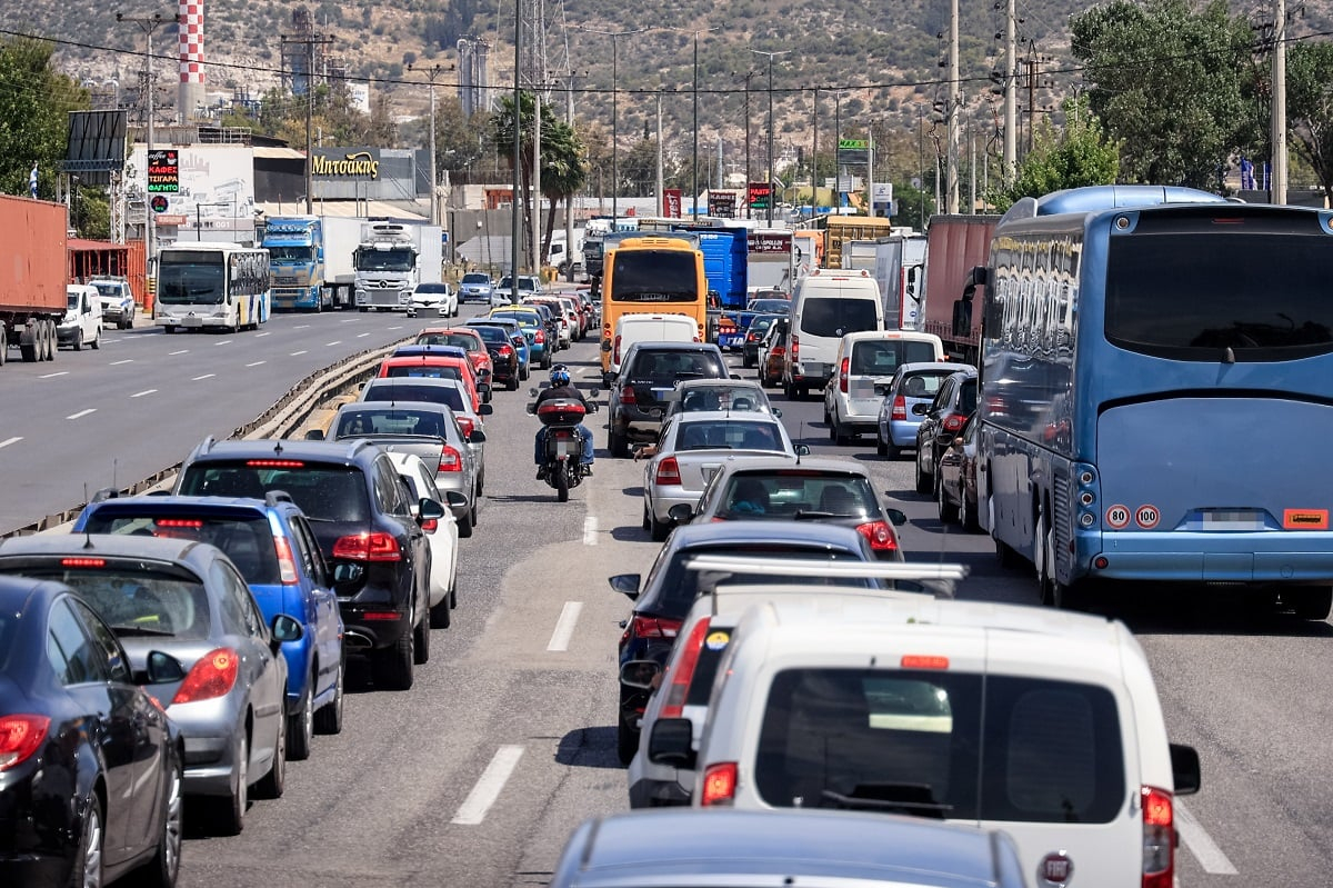 Κίνηση στους δρόμους: Πού καταγράφονται τα μεγαλύτερα προβλήματα στην Αττική