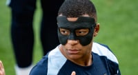 Κιλιάν Εμπαπέ: Με νέα μάσκα στην προπόνηση της Γαλλίας (φωτογραφία)