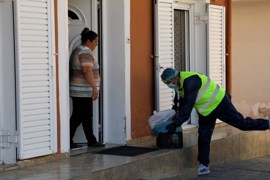 Λάρισα: 8η μέρα καραντίνας στη Νέα Σμύρνη - Τρόφιμα στους 5.000 κατοίκους από τον Δήμο