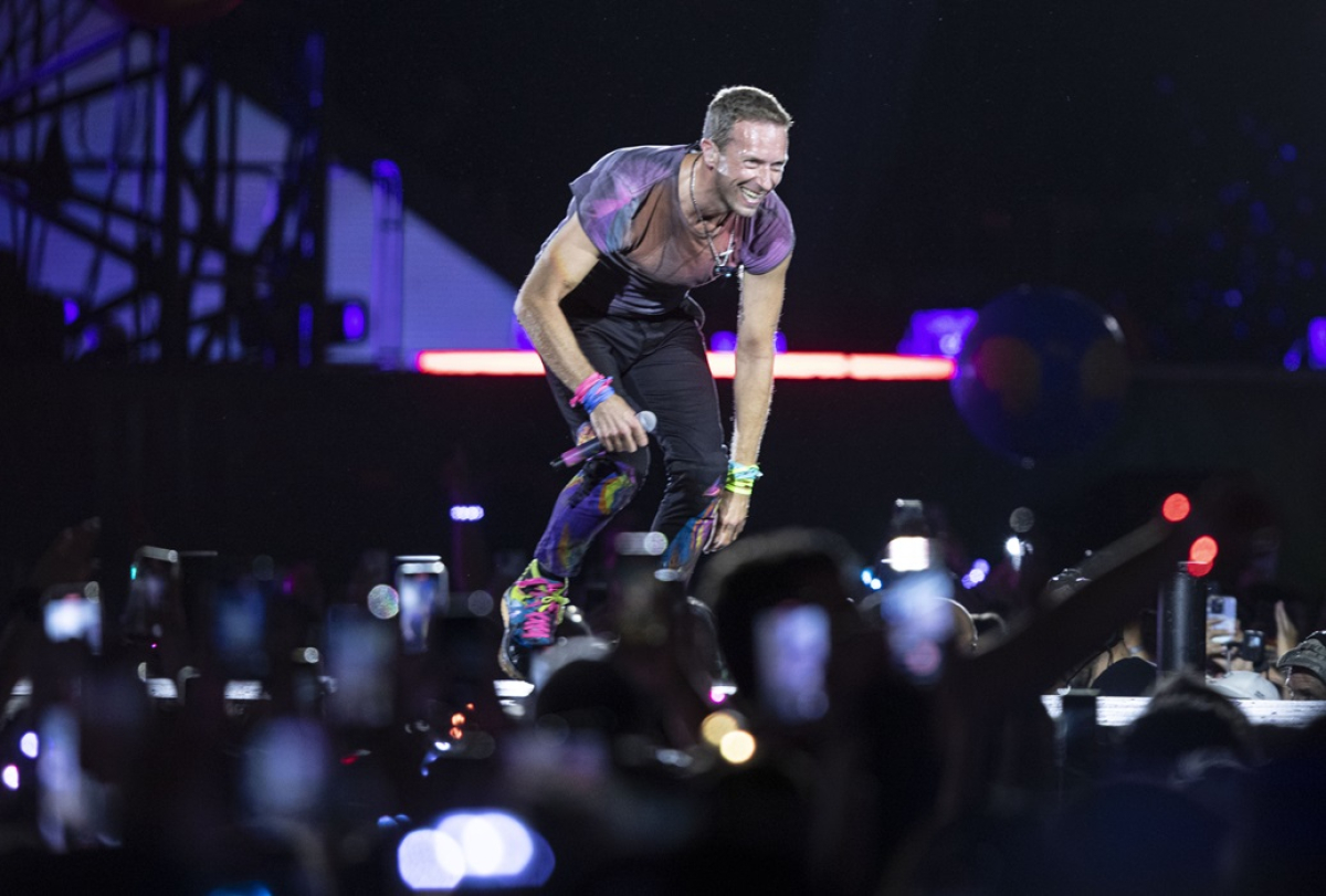 Coldplay: Ποιοι Έλληνες celebrities έδωσαν το παρών στο ΟΑΚΑ