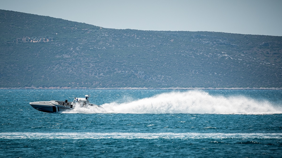 Σκληρή καταδίωξη στην Κω: Νέα προσπάθεια εμβολισμού σκάφους του Λιμενικού