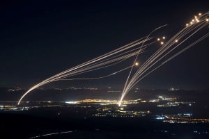 Κόλαση στη Μέση Ανατολή - Το Ισραήλ προανήγγειλε αντίποινα, νέες απειλές εκτόξευσε το Ιράν