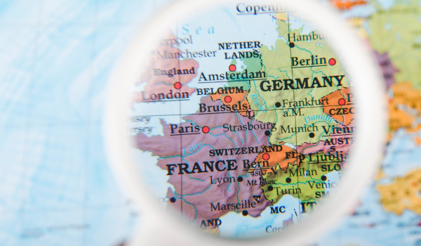Στο κατώφλι της ύφεσης η Ευρωζώνη - «Μεγάλοι ασθενείς» η Γερμανία και η Γαλλία