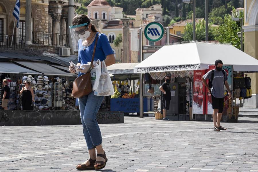 Νέα μέτρα στην Αττική: Ο κατάλογος στα χέρια του πρωθυπουργού