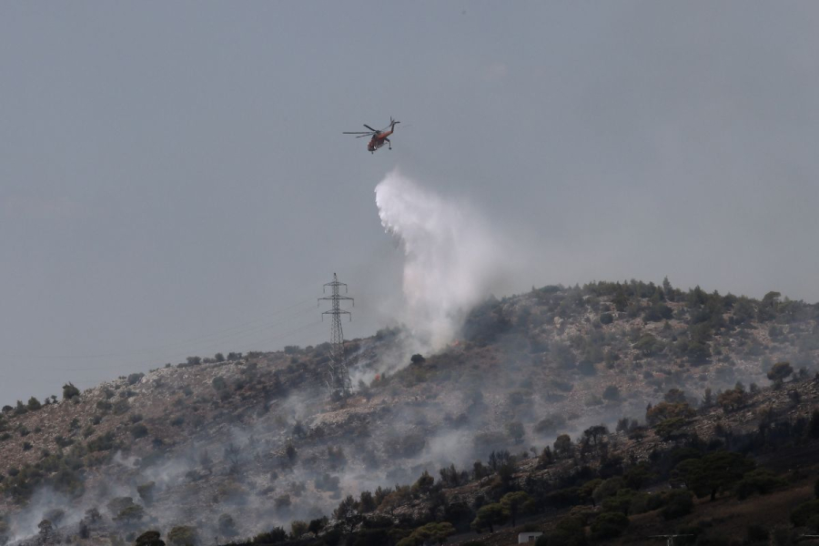 Φωτιά τώρα στην Κερατέα Αττικής