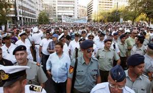 Πριν το τέλος του έτους τα αναδρομικά σε ένστολους, γιατρούς, δικαστικούς