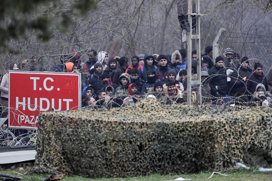 Σύγκρουση μεταξύ κυβέρνησης και ΣΥΡΙΖΑ για το Προσφυγικό-Μεταναστευτικό