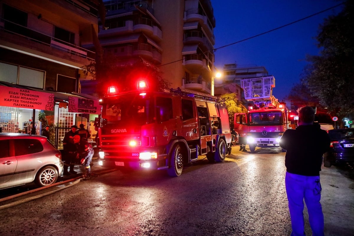 Φωτιά σε διαμέρισμα στην Κηφισιά – Απεγκλωβίστηκε ένας ηλικιωμένος