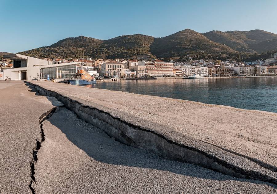 Κ.Παπαζάχος: Η γεωμετρία και η κλίση προς Βορρά του ρήγματος στη Σάμο απέτρεψε μία πολύ μεγαλύτερη τραγωδία