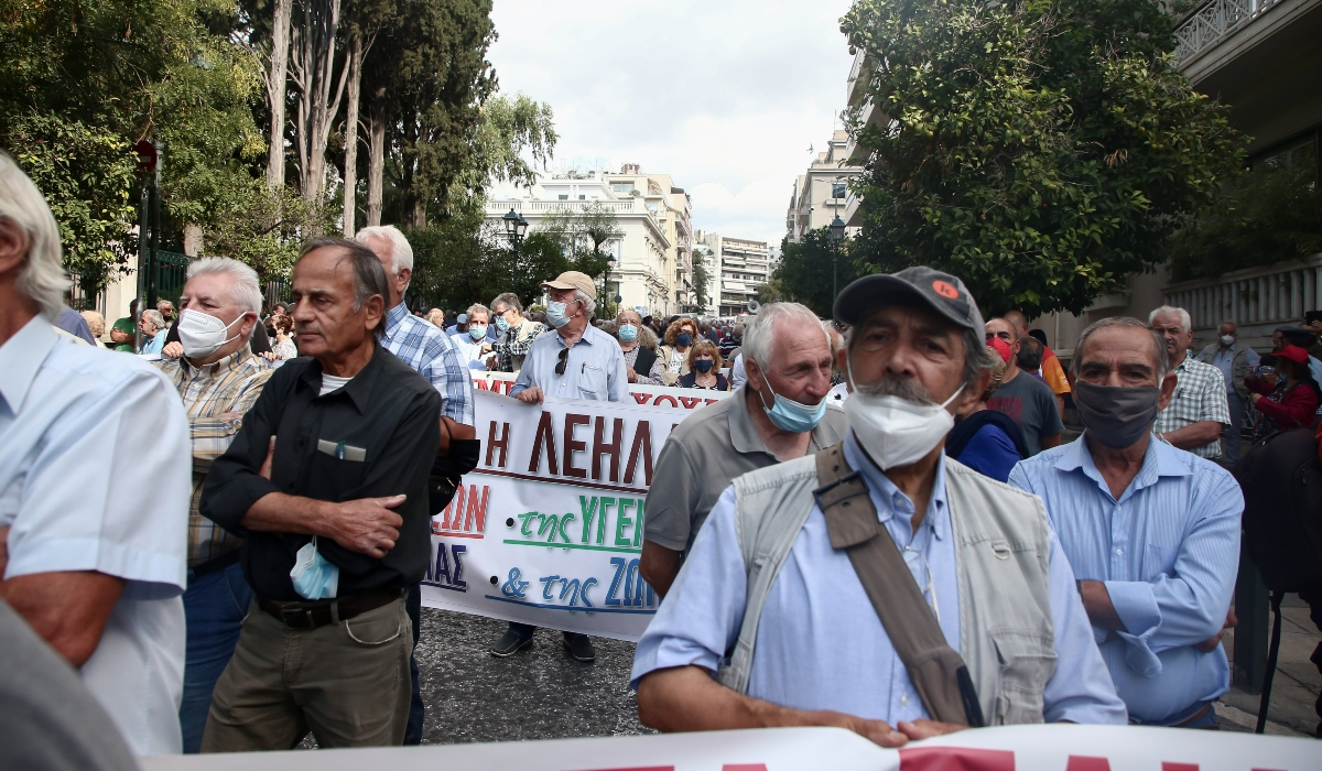 Συντάξεις: Φόροι και «εισφορές» τρώνε τις αυξήσεις - Παραδείγματα