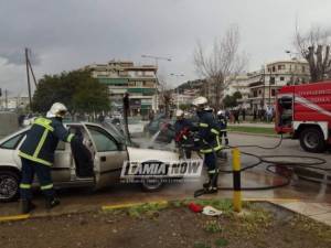 Λαμία: Λαμπάδιασε αυτοκίνητο εν κινήσει