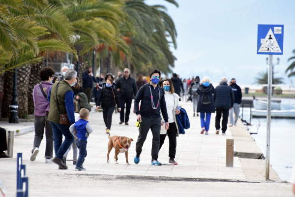 Πού εντοπίστηκαν τα 733 κρούσματα: 276 στην Αθήνα, όλες οι περιοχές