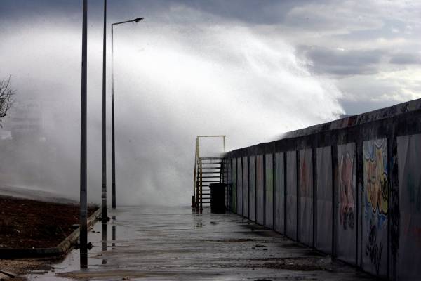 Σε ισχύ το απαγορευτικό για τα καράβια - Πότε πέφτουν οι θυελλώδεις άνεμοι