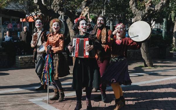 Τσικνοπέμπτη με παραδοσιακά δρώμενα στο κέντρο της Αθήνας