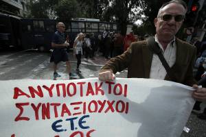 Αναδρομικά συνταξιούχων: «Τρικυμία» από νέες αποφάσεις για επιστροφές και μάλιστα έντοκες