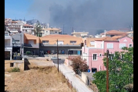 «Κόλαση» στο Κρανίδι - Η φωτιά καίει σπίτια (Βίντεο)