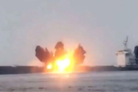 Η στιγμή που οι Χούτι χτυπούν το ελληνόκτητο πλοίο Tutor στην Ερυθρά Θάλασσα (βίντεο)