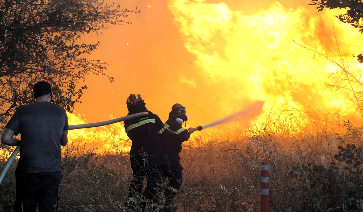 Φωτιά στην Αττική: Γιατί εξαπλώθηκε τόσο γρήγορα - Τι λέει ο καθηγητής Λέκκας