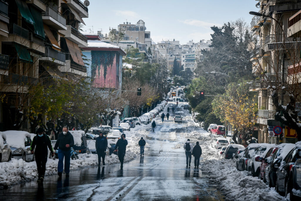 Κακοκαιρία «Μπάρμπαρα»: Πότε θα φτάσουν τα χιόνια στην Αθήνα – Δείτε live την πορεία του φαινομένου