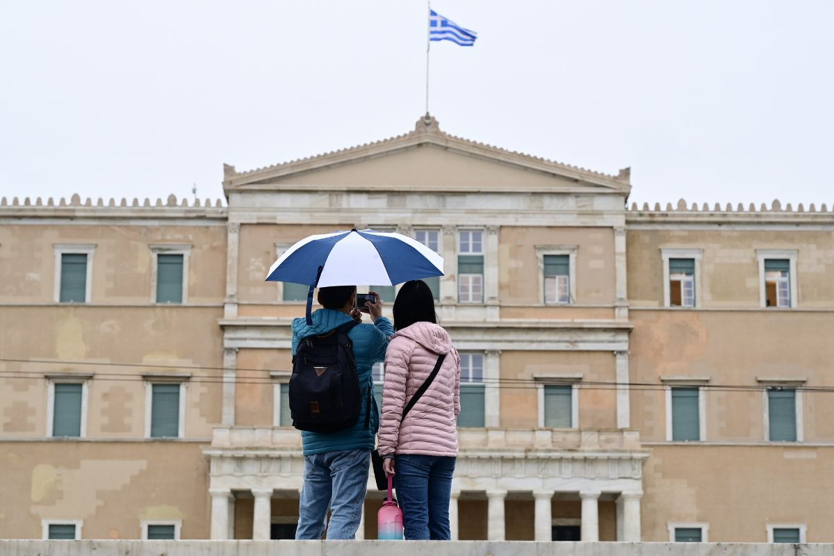 Ανατροπή με τη διάρκεια της κακοκαιρίας: Θα βρέχει μέχρι το Σάββατο και στην Αττική