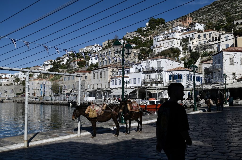 Μεγάλη απάτη στο Κτηματολόγιο: Πώς προσπάθησαν να αποκτήσουν 45 ακίνητα φιλέτα σε Σπέτσες, Ύδρα και Αγκίστρι