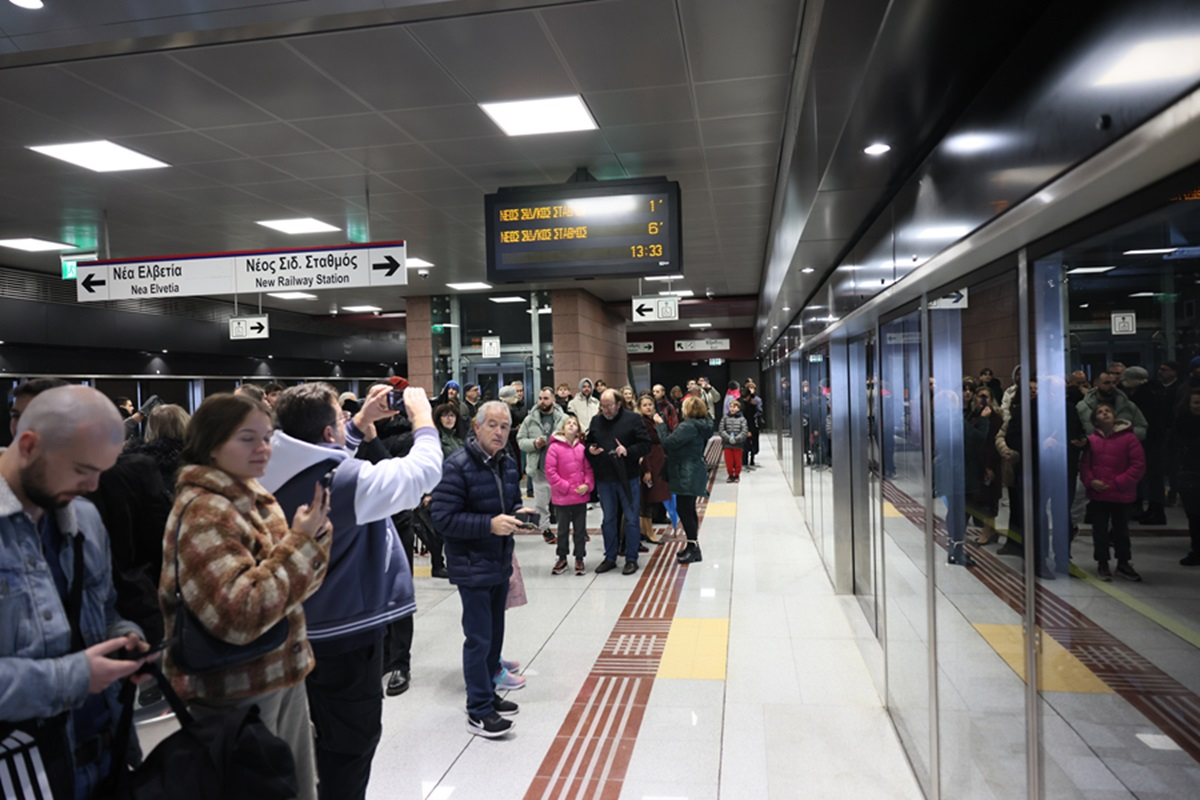 Μετρό Θεσσαλονίκης: Όλη η πόλη στους σταθμούς – Γεμάτα φεύγουν τα βαγόνια (εικόνες, βίντεο)